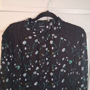 Torrid Black and White Floral 1/2 Button-up Pullover Blouse with Eyelet Details